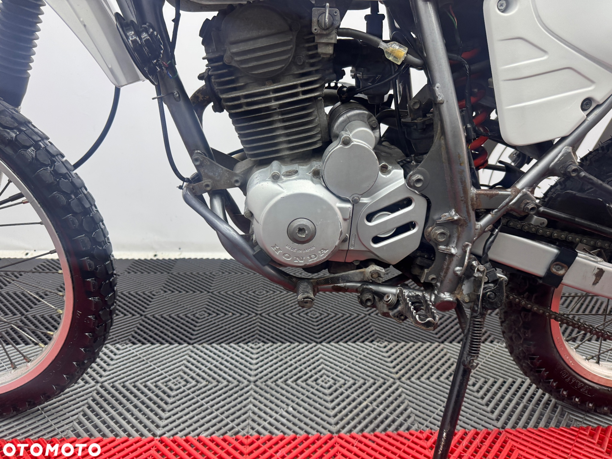 Honda XLR - 13