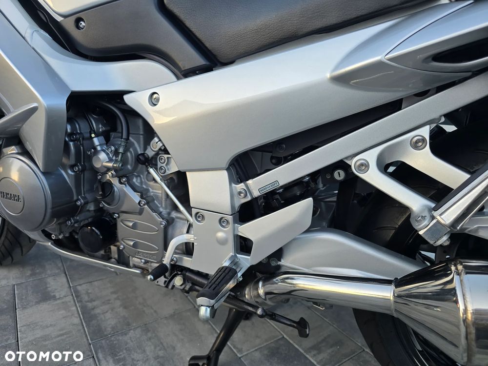 Yamaha FJR - 10