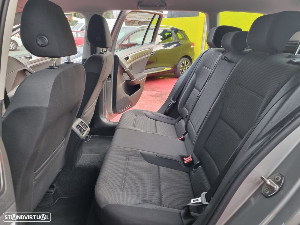 VW Golf Variant 1.6 TDi Confortline - 17