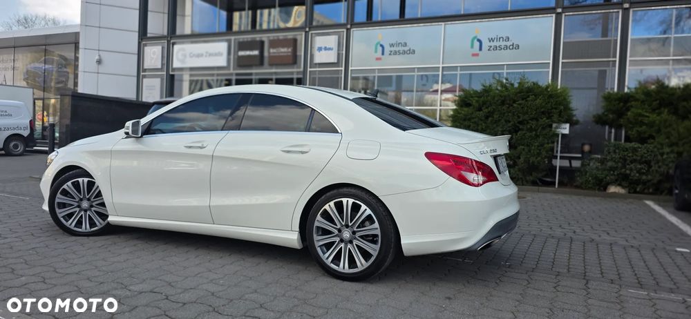 Mercedes-Benz CLA 250 7G-DCT UrbanStyle Edition - 12