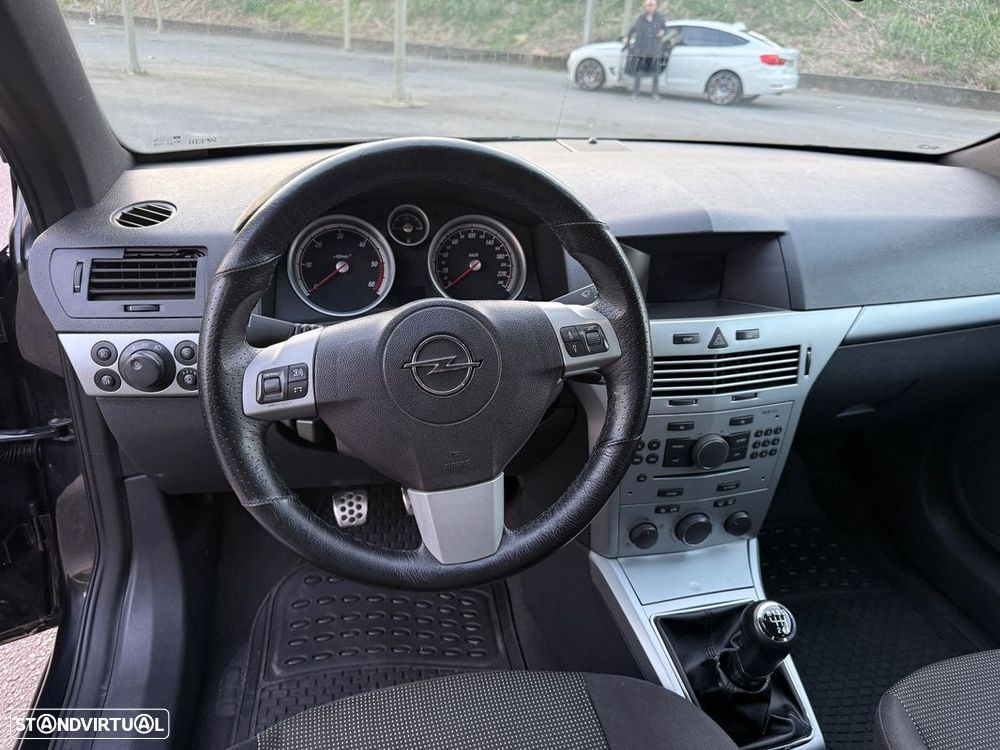 Opel Astra GTC - 11
