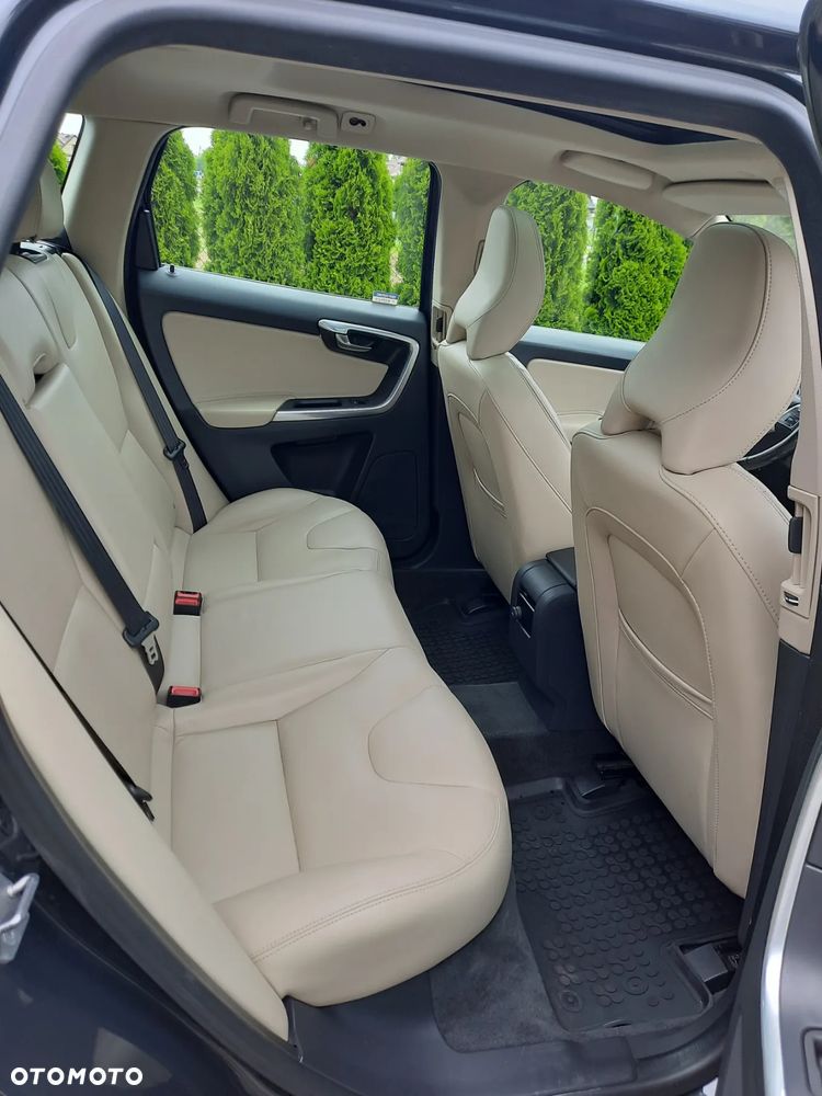 Volvo XC 60 D4 AWD Momentum - 14