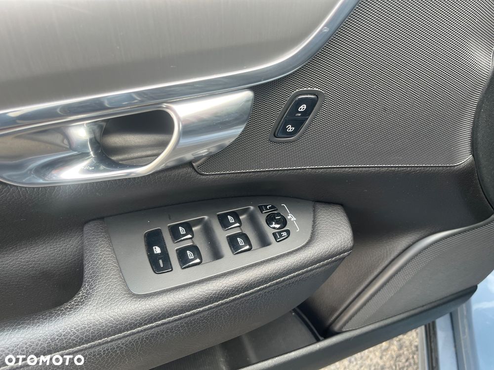 Volvo V90 D4 SCR Momentum Pro - 18