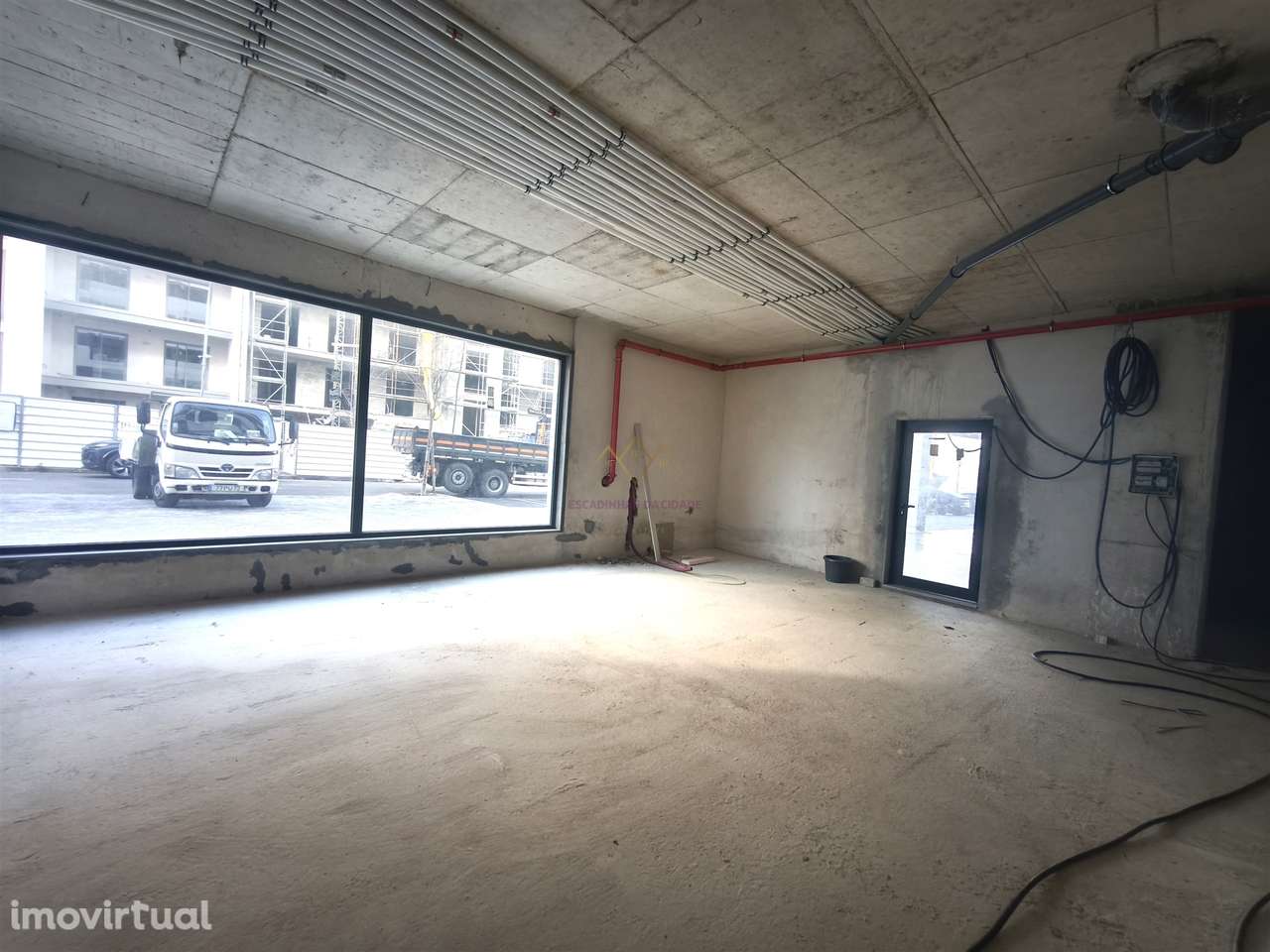 Invista Onde o Crescimento Está a Acontecer – Loja com 2 lugares de es - Grande imagem: 2/14