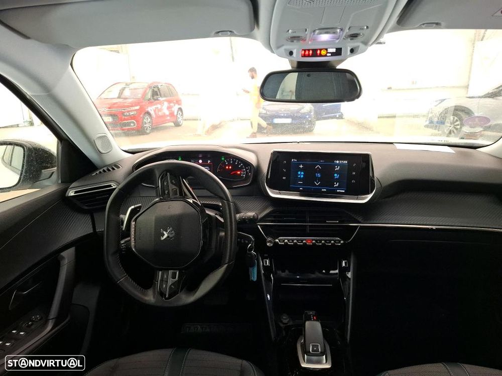 Peugeot 2008 1.2 PureTech Allure Pack EAT8 — fotografia 4