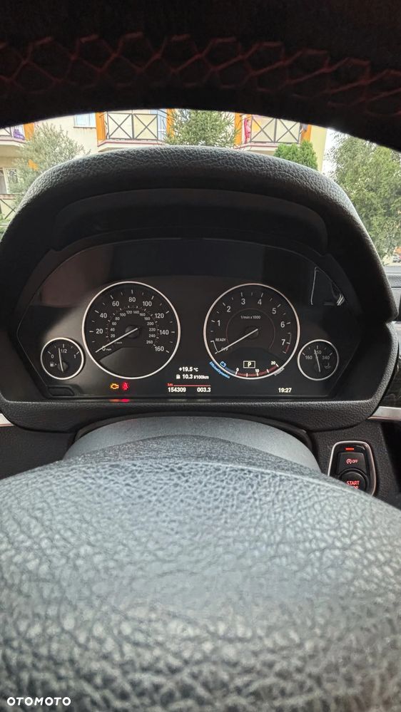 BMW Seria 3 330i - 9