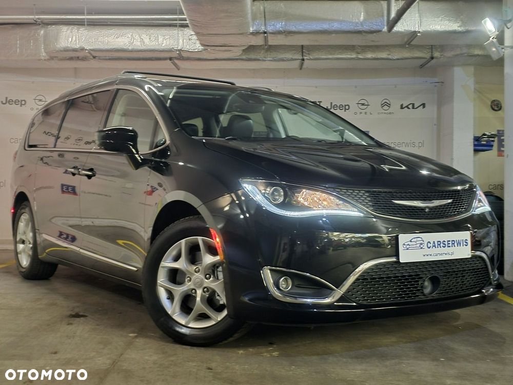 Chrysler Pacifica - 4