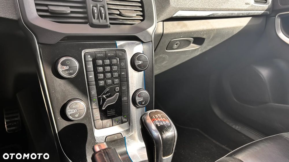 Volvo V40 D4 Drive-E R-Design Summum - 16