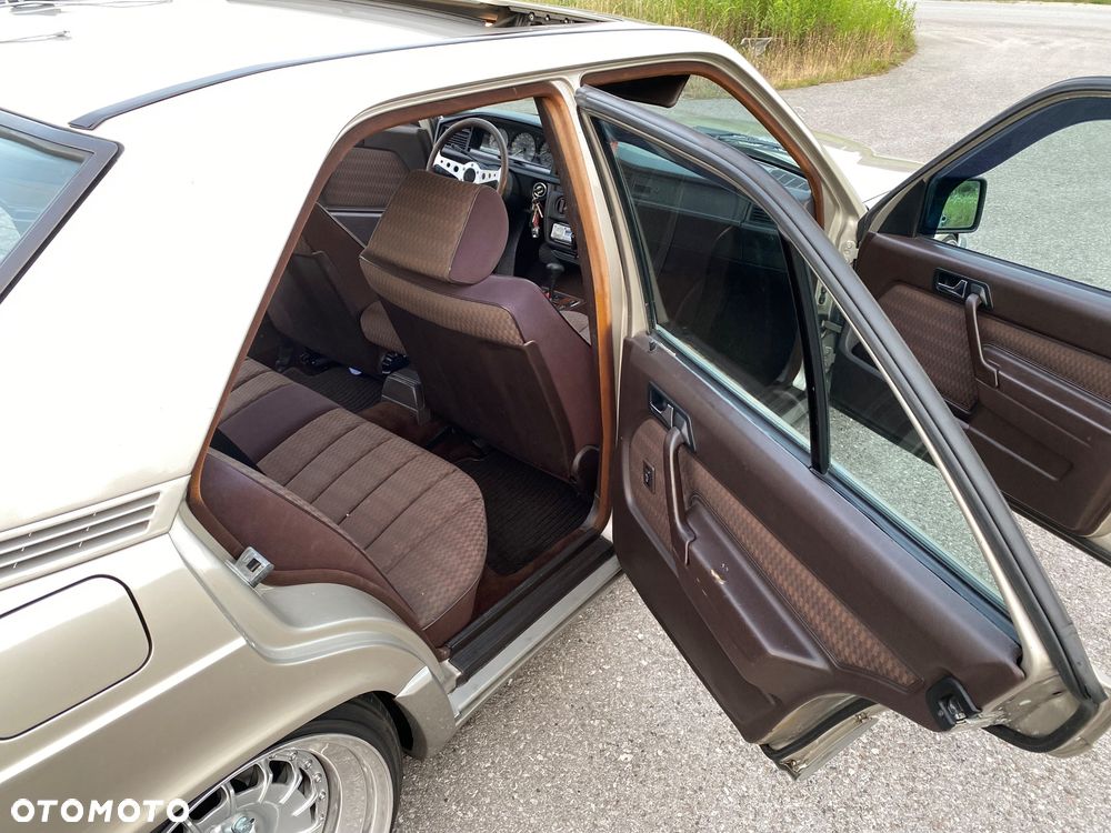 Mercedes-Benz W201 (190) - 11