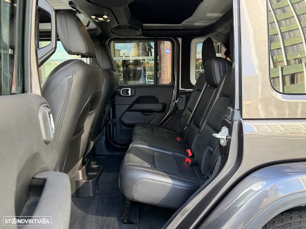 Jeep Wrangler Unlimited 3.6 Auto Golden Eagle - 11