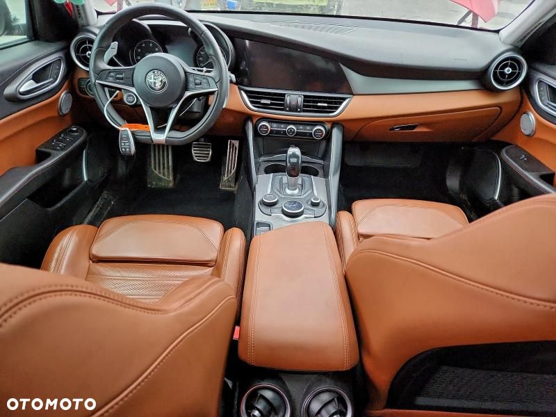 Alfa Romeo Giulia - 5