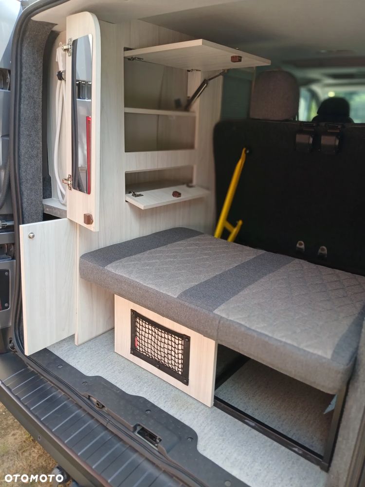 Renault Trafic 2.0 dCi - 11