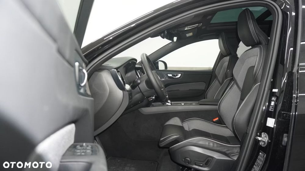 Volvo XC 60 B5 B AWD Plus Black Edition - 12