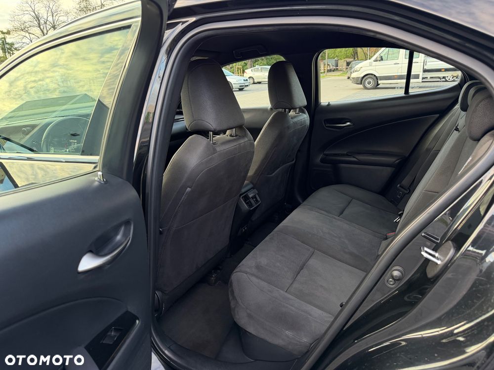 Lexus UX 250h Business Edition - 28