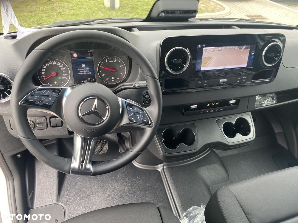 Mercedes-Benz Sprinter - 11