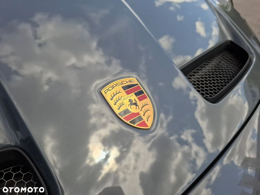 Porsche 911 GT3 Touring PDK - 12