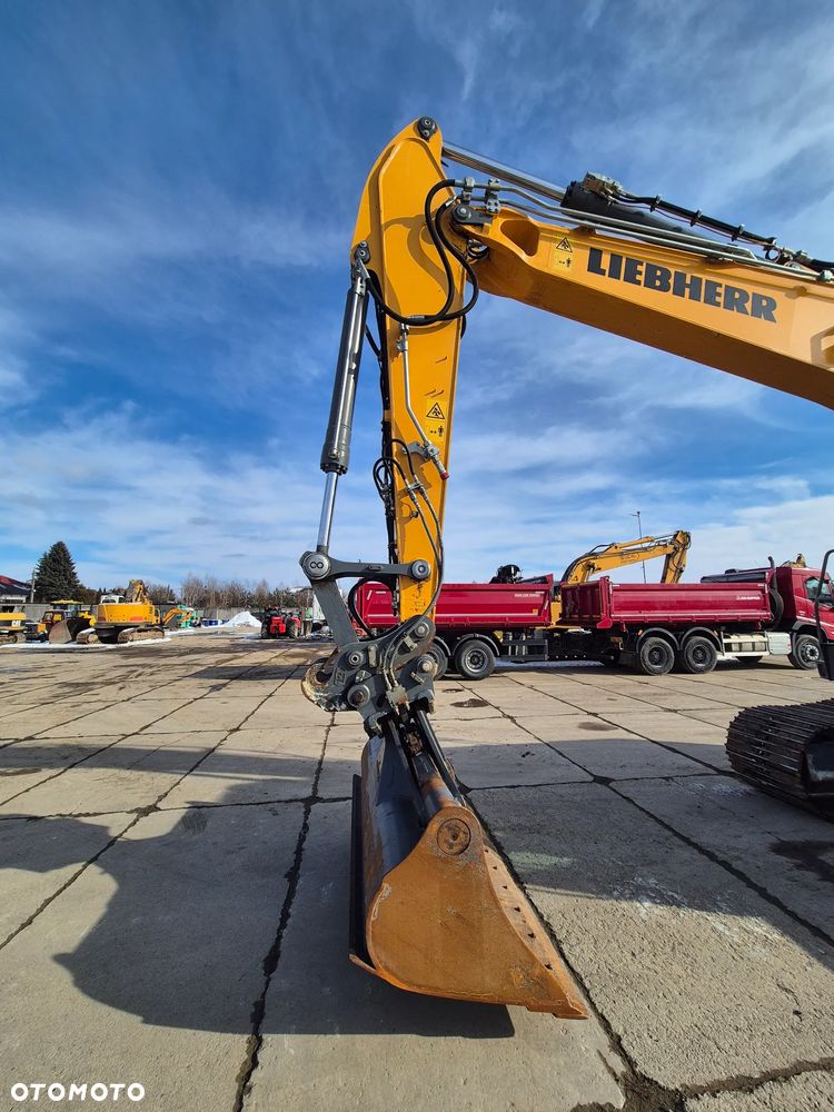 Liebherr R924 - 14