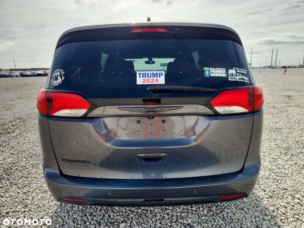 Chrysler Pacifica - 6