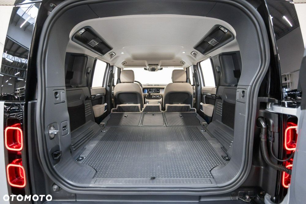 Land Rover Defender - 27