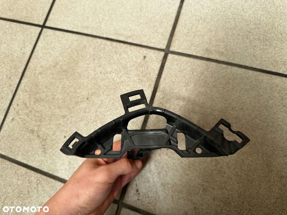 MERCEDES BENZ C KLASA W206 WSPORNIK UCHWYT PRAWY ATRAPY GRILLA A2068885100 - 3