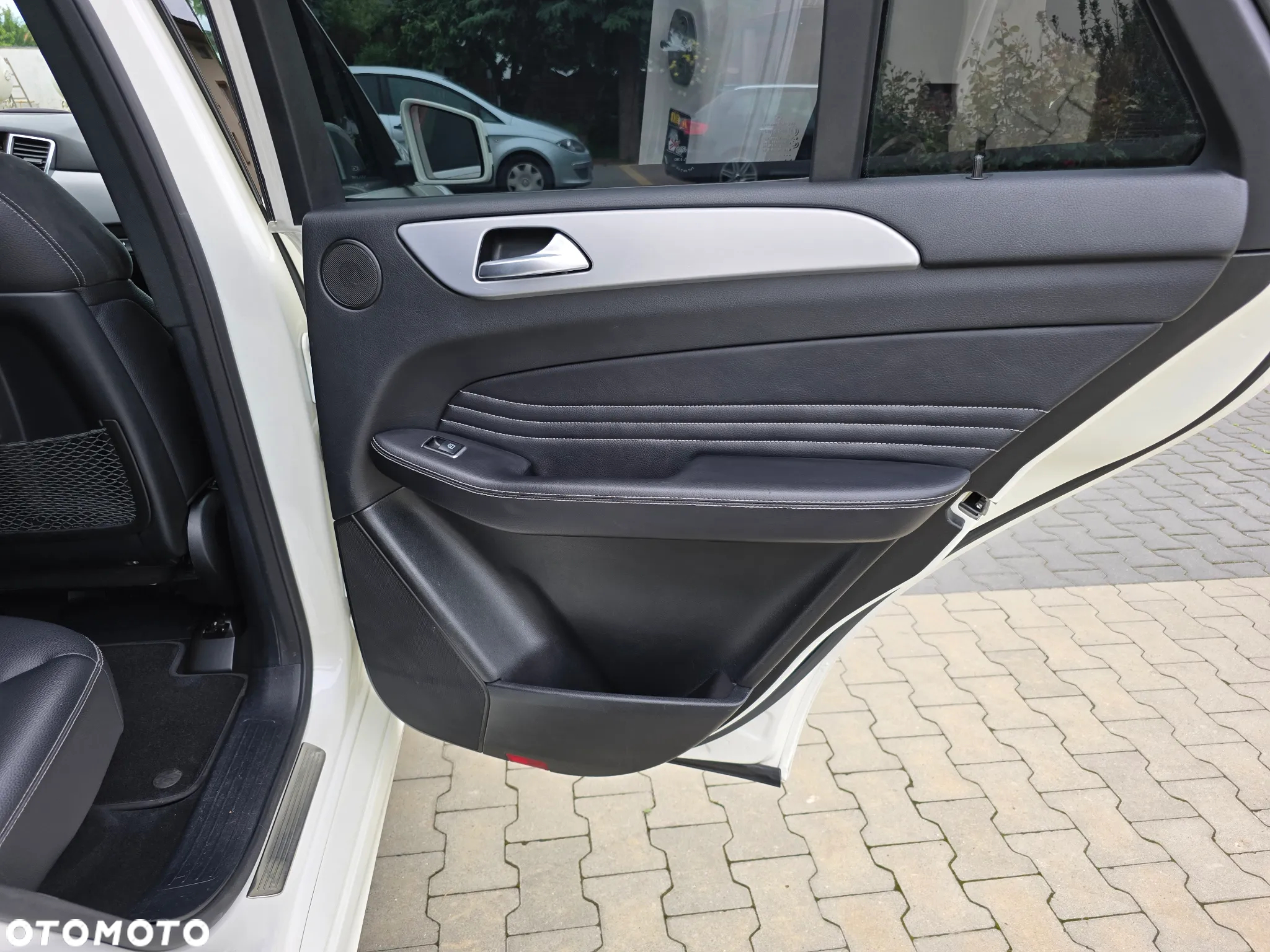 Mercedes-Benz ML 350 4MATIC (BlueEFFICIENCY) 7G-TRONIC - 28