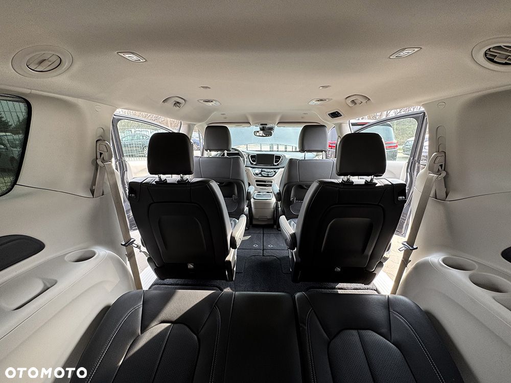 Chrysler Pacifica - 20