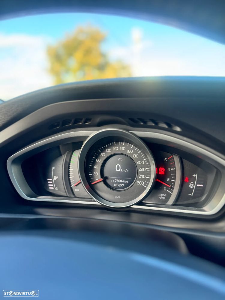 Volvo V40 2.0 D2 Momentum - 23