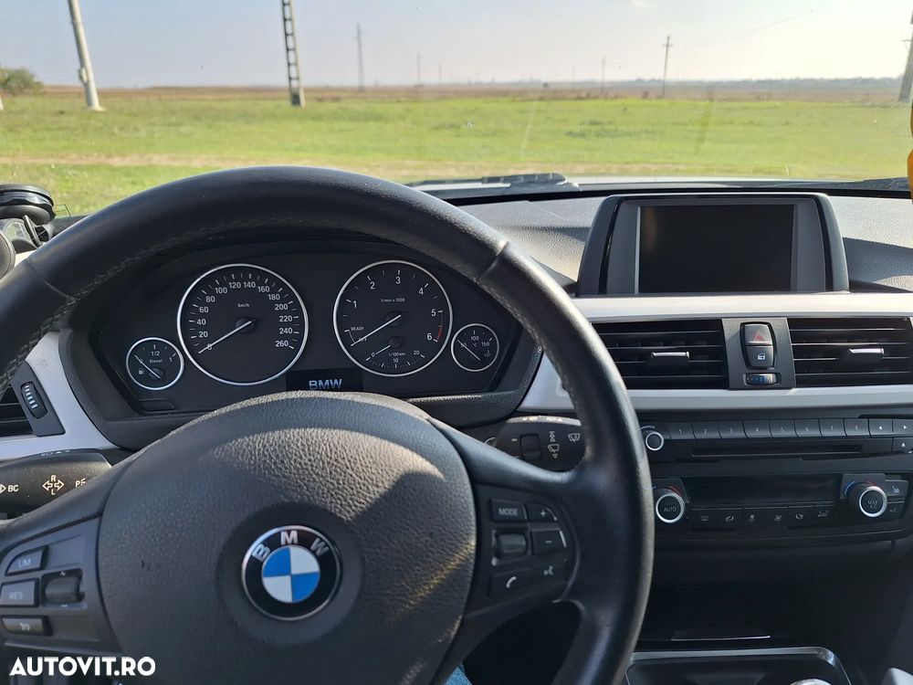 BMW Seria 3 320d Touring xDrive - 5