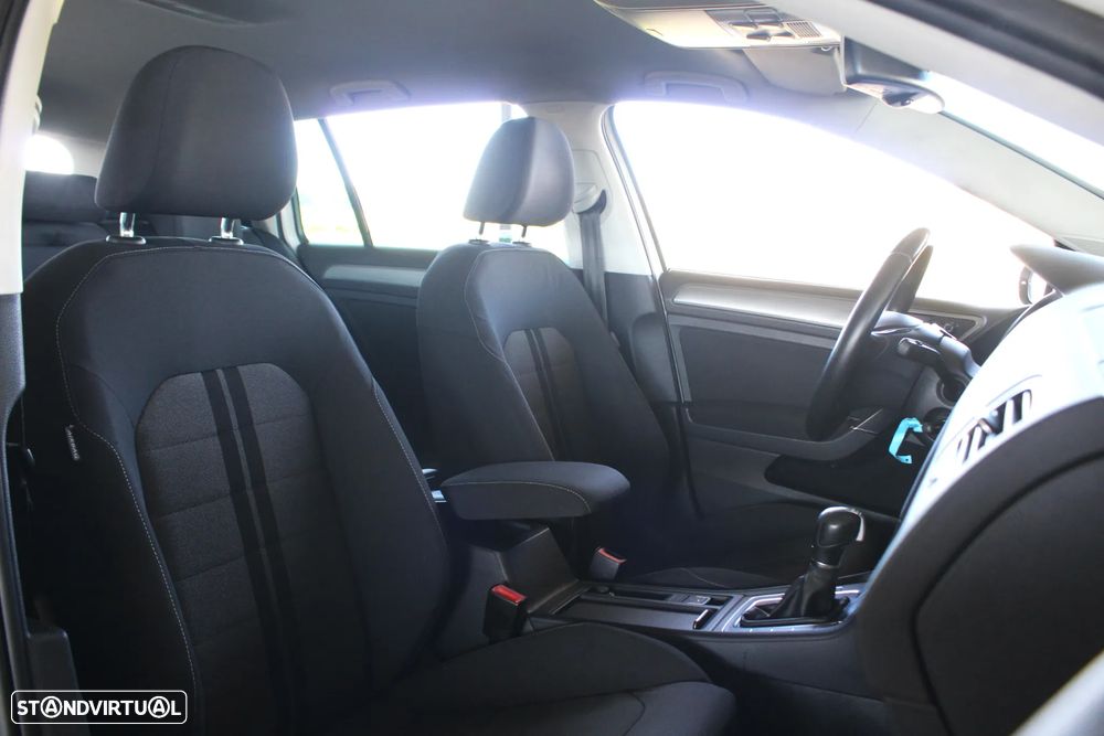 VW Golf Variant 1.6 TDi Sportline DSG - 41