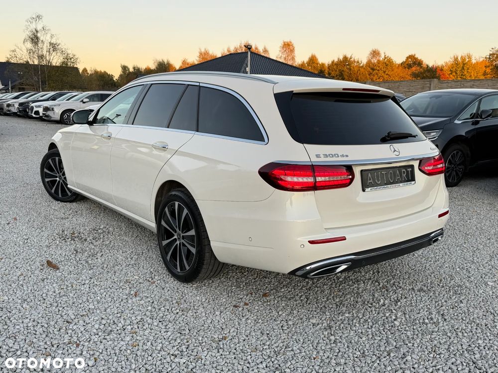 Mercedes-Benz Klasa E 300 d T 9G-TRONIC Avantgarde - 10