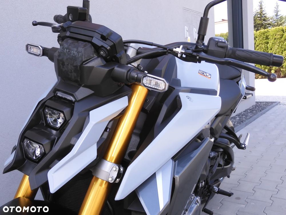Suzuki GSX 1000 - 29
