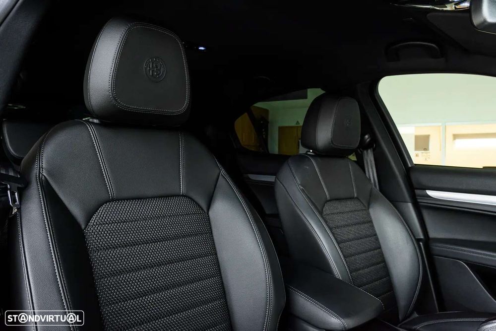 Alfa Romeo Stelvio - 32