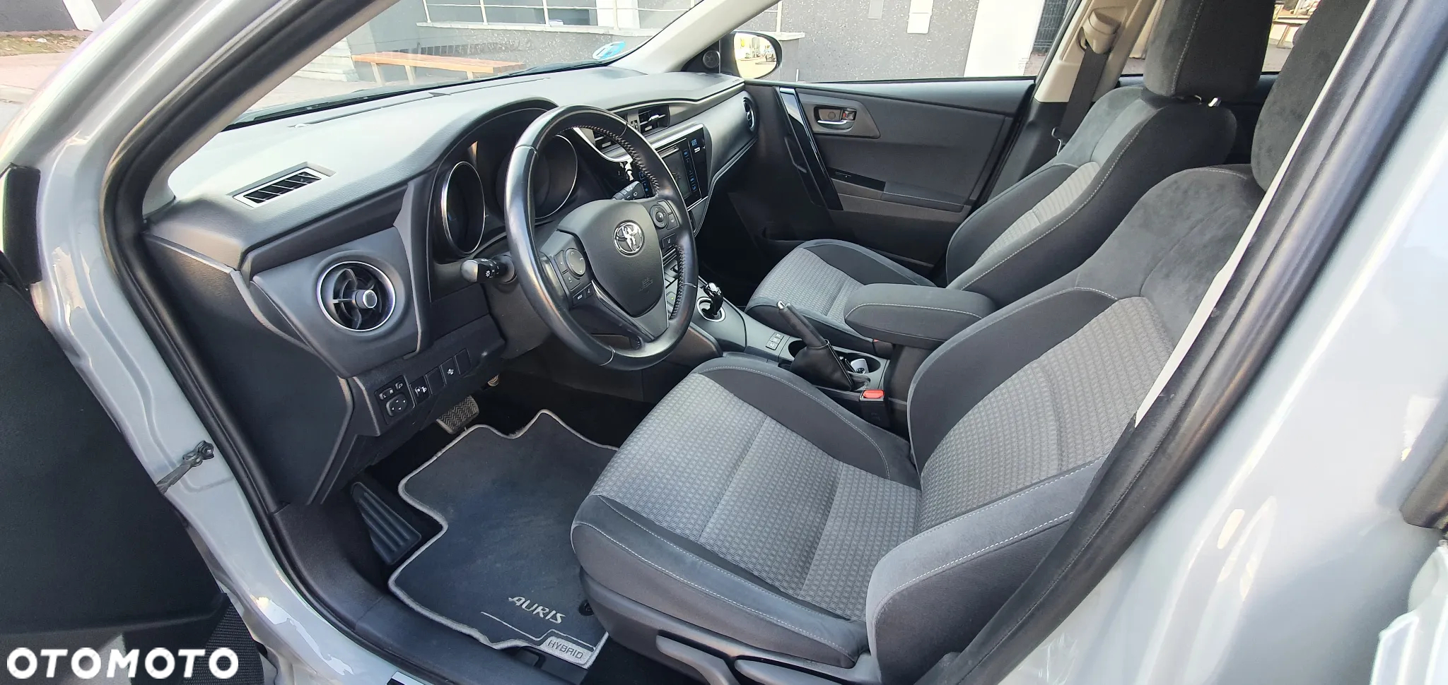 Toyota Auris 1.8 VVT-i Hybrid Automatik Design Edition - 6