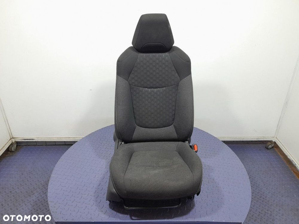 TOYOTA COROLLA XII E21 LIFT 22- SEDAN FOTEL PASAŻERA PRAWY EUROPA - 1