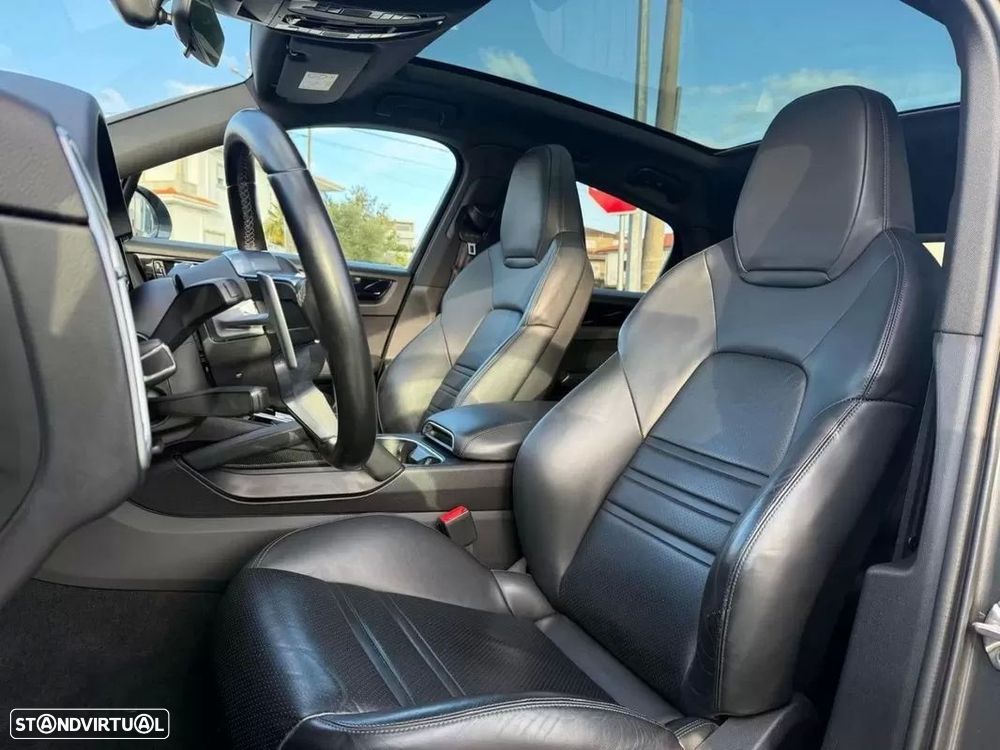 Porsche Cayenne Coupé E-Hybrid - 29