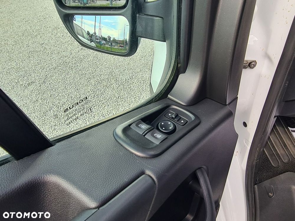Nissan Interstar - 23