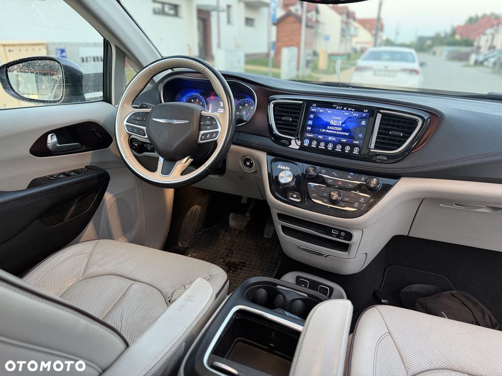 Chrysler Pacifica - 5