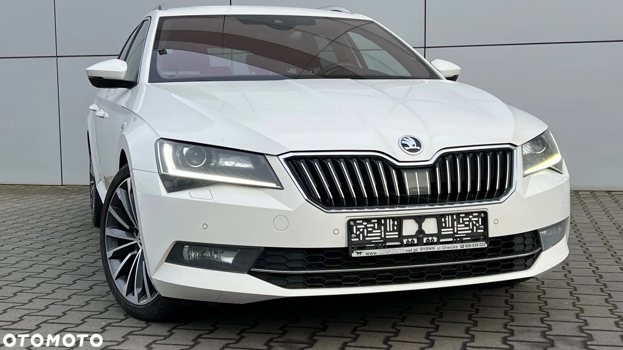 Skoda Superb 2.0 TDI 4x4 L&K DSG - 2