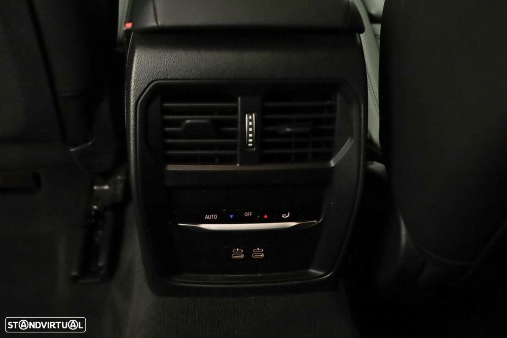 BMW 330 e Edição Desportiva M Auto - 23