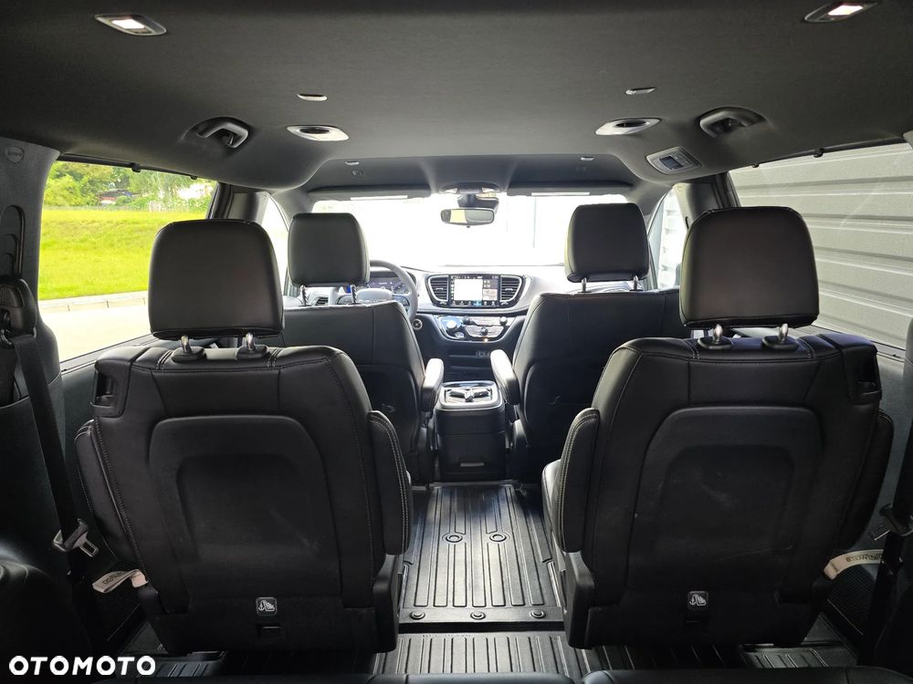 Chrysler Pacifica - 40