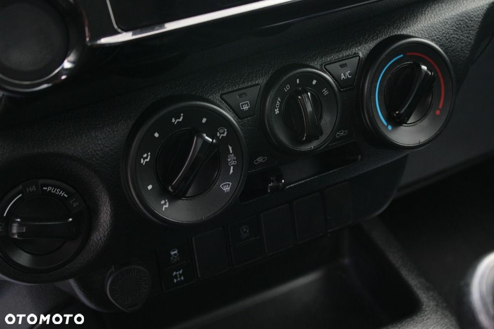 Toyota Hilux - 25