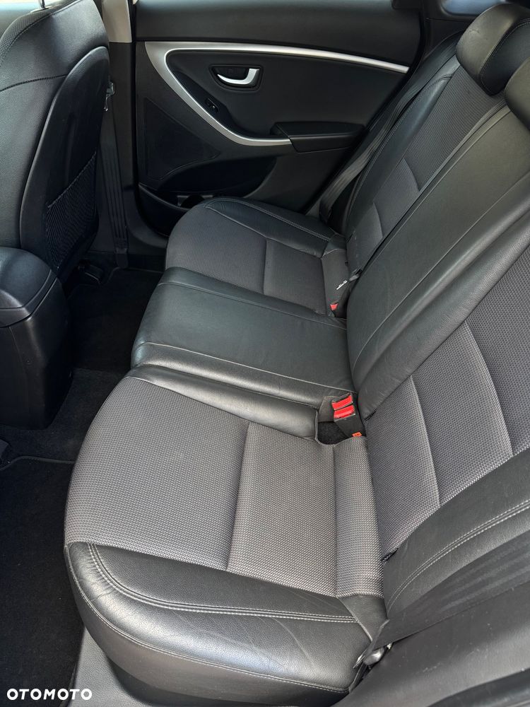 Hyundai i30 1.6 CRDi Fifa World Cup Edition - 10