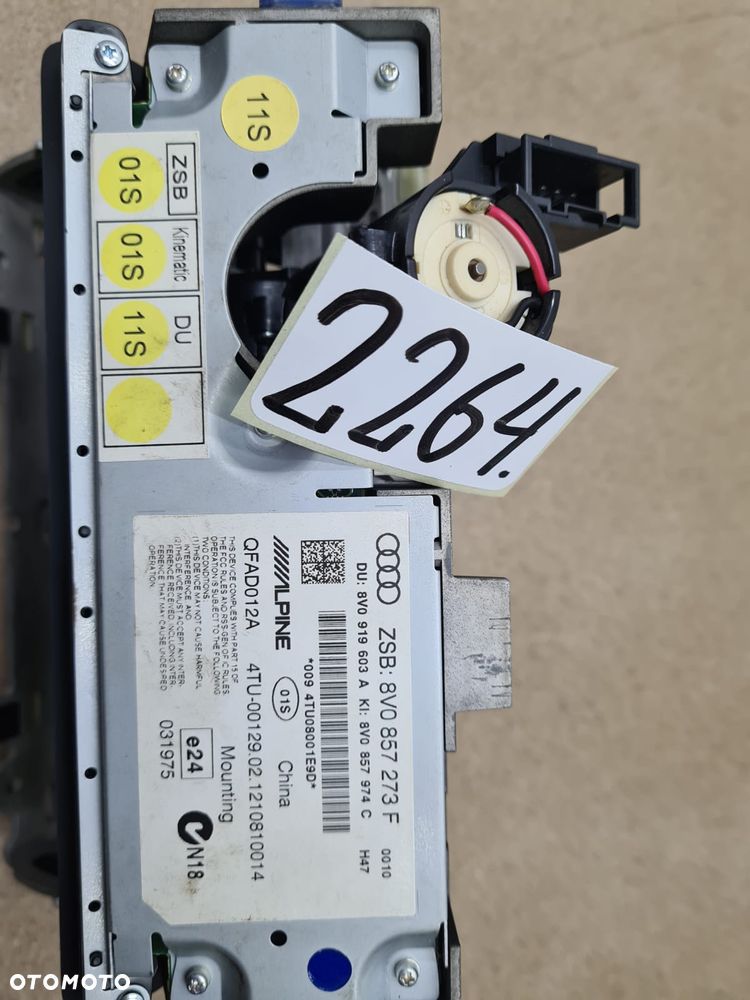 Audi A3 8V0857273F wyświetlacz ekran LCD MM - 7