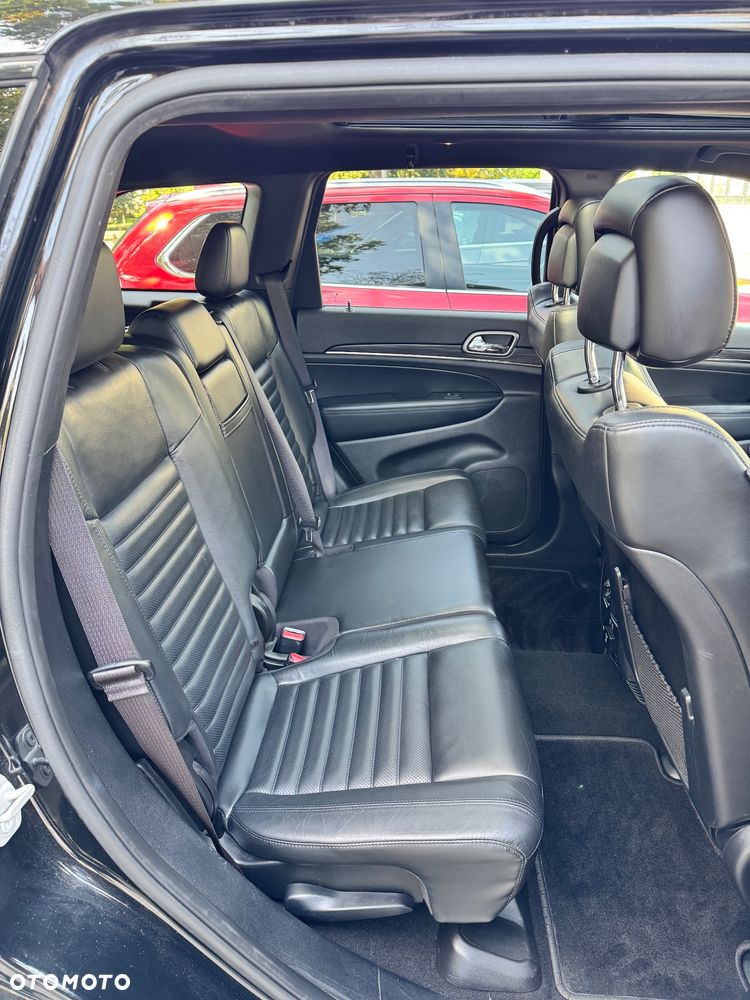Jeep Grand Cherokee - 12