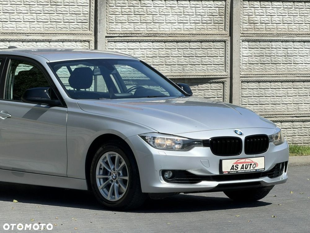 BMW Seria 3 320i Sport Line - 35