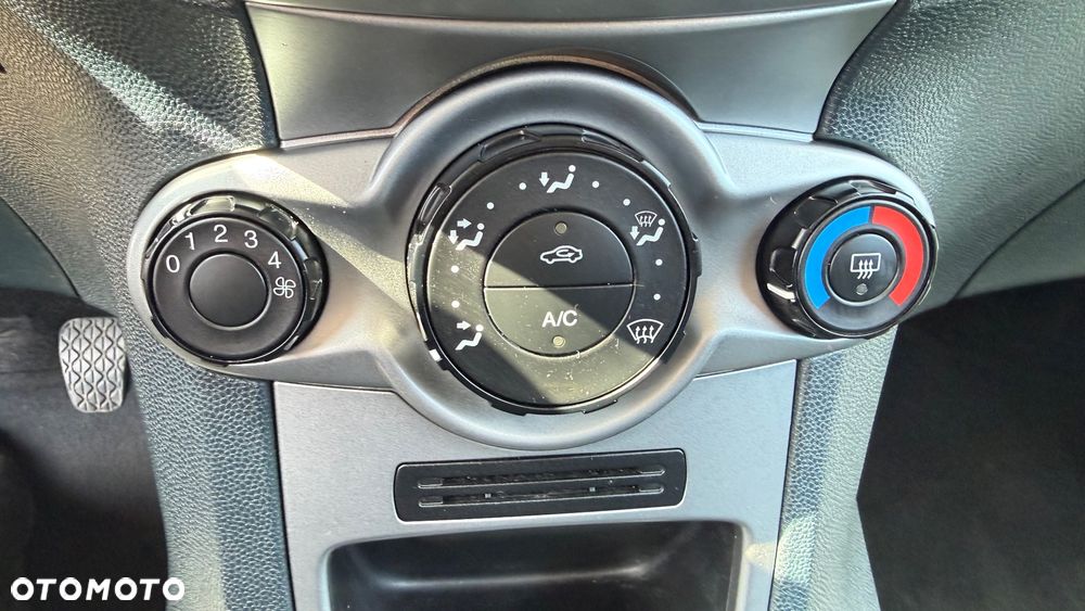 Ford Fiesta 1.25 Champions Edition - 13