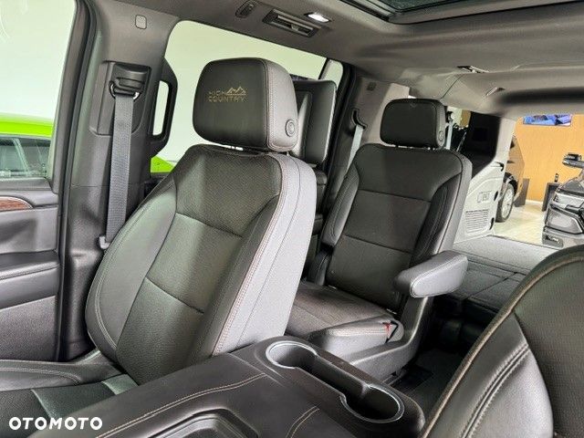 Chevrolet Suburban - 24