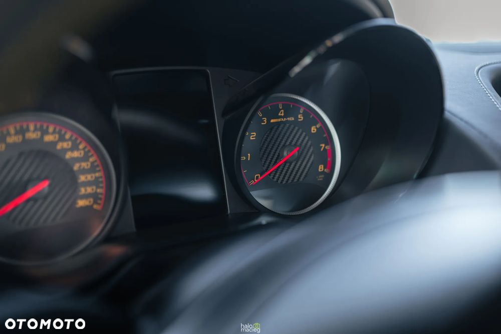 Mercedes-Benz AMG GT R - 27