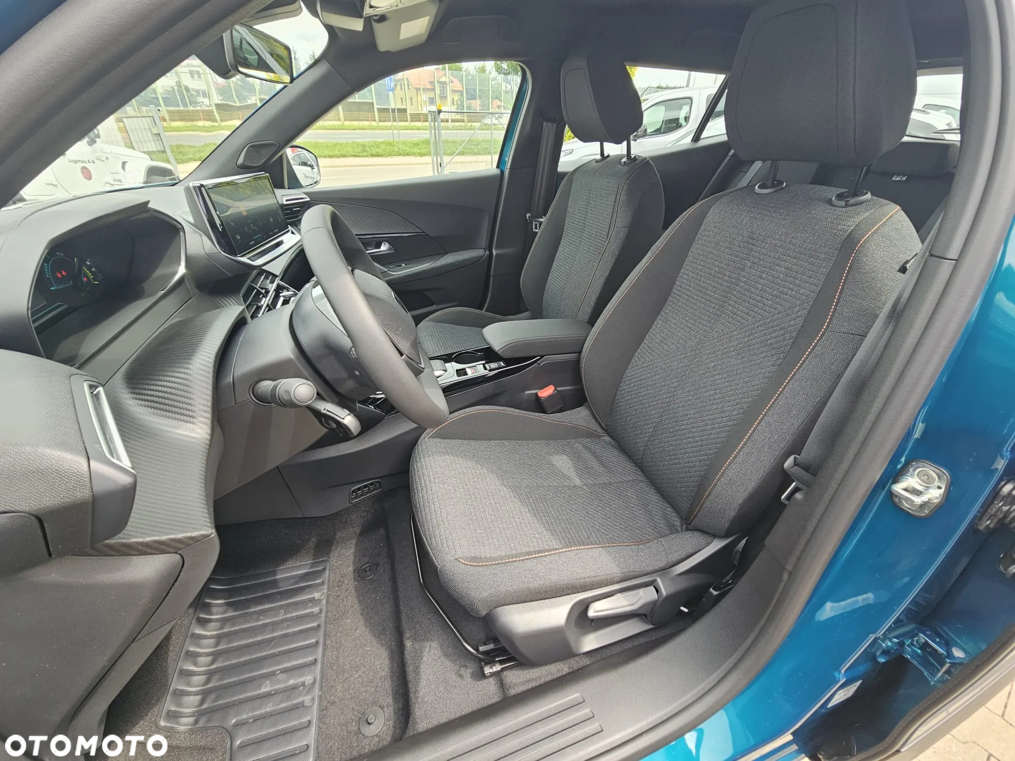 Peugeot 2008 e-2008 50kWh Style - 11