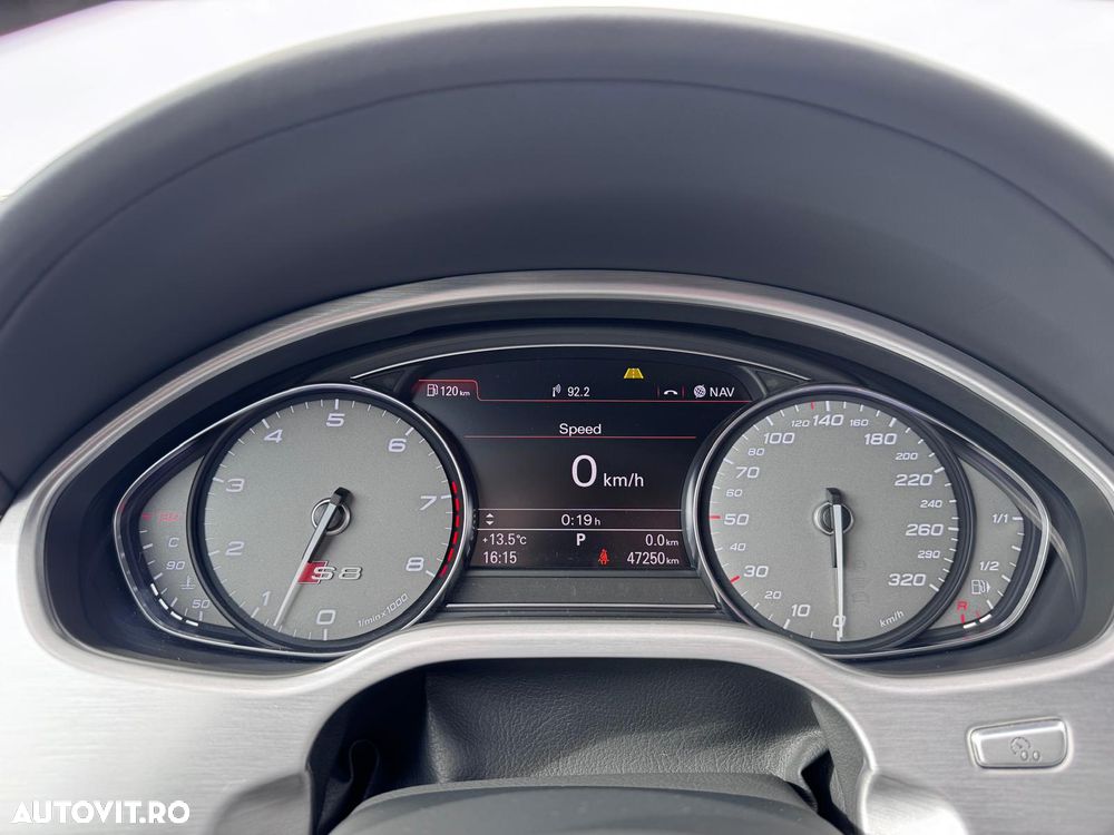 Audi S8 - 34